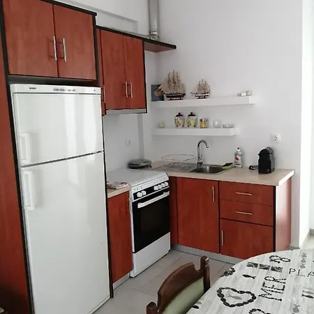 Almira Ghouse * Almiropótamos