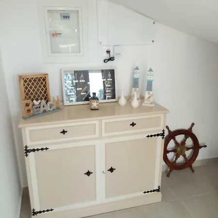 Apartment Almira Ghouse